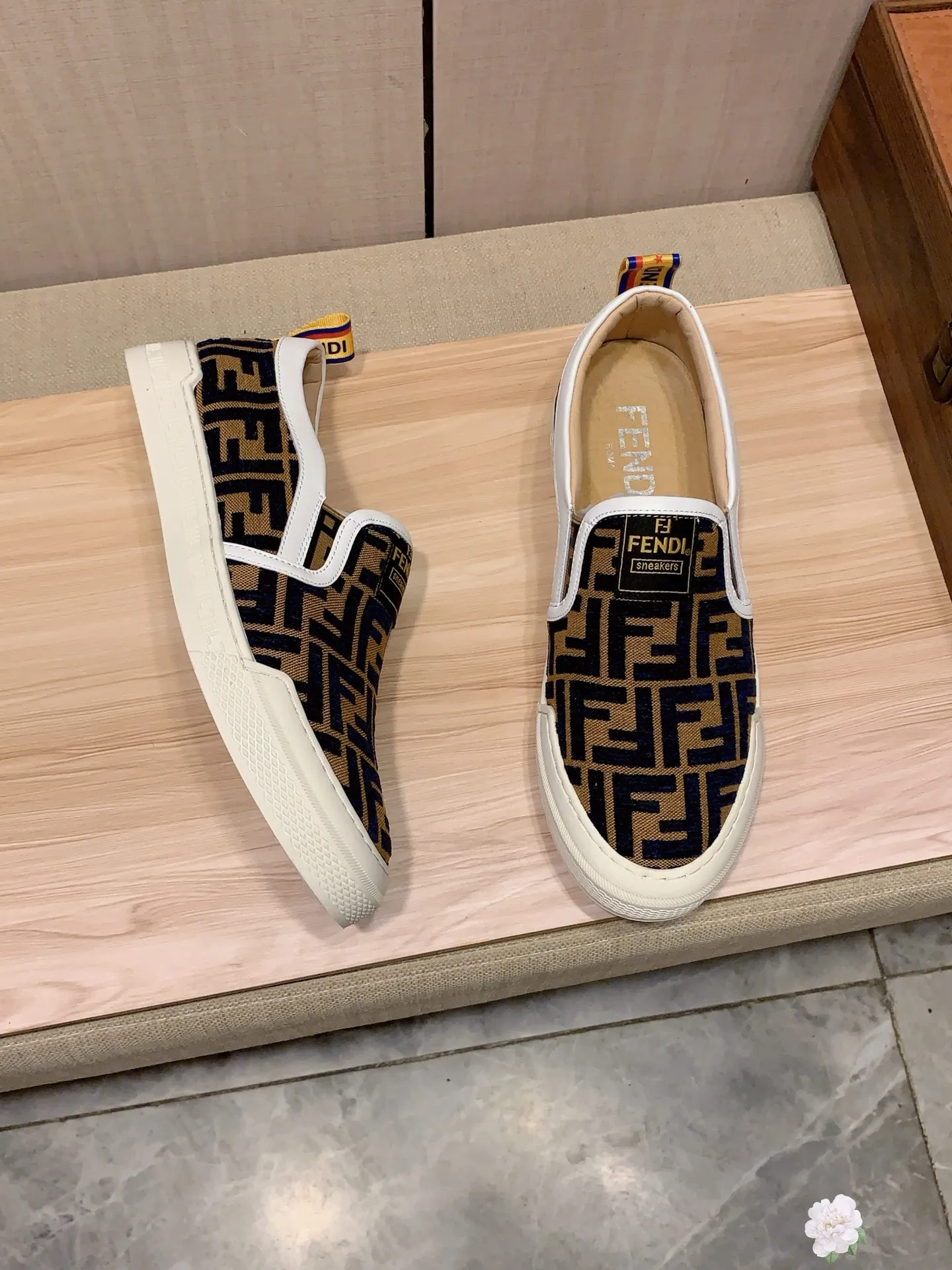 Men's men's shoes💰380💰💰🎩🎩[Lightning][Lightning] "FENDI*" The latest and most popular casual shoes, top brand [Seduce] luxury~purchase, top~quality. [Strong] The upper is made of imported breathable cloth fabric with cowhide material ➕ breathable sheepskin feet (•) and fine workmanship. The original stylish and stylish soft rubber wear-resistant and non-slip outsole is light and comfortable on the feet. The real thing looks better when photographed. No. 2291: code: 38-44, 3️⃣ colors selected